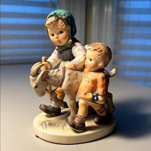 EXTREMELY RARE “Homeward Bound" Goebel Hummel Figurine #334